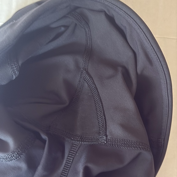 Lululemon ruffle at ankle leggings , black , size 2, length 35” - Picture 9 of 9